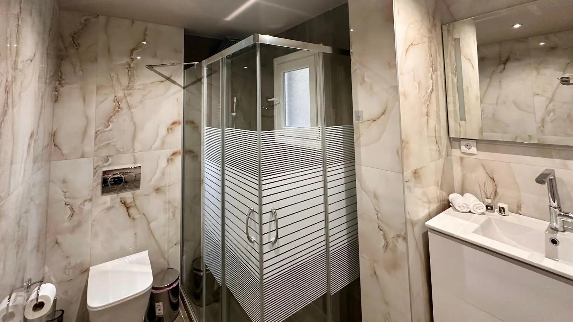 Emerald Suite Luxury Apartment In Thessaloniki 0*,  Greece