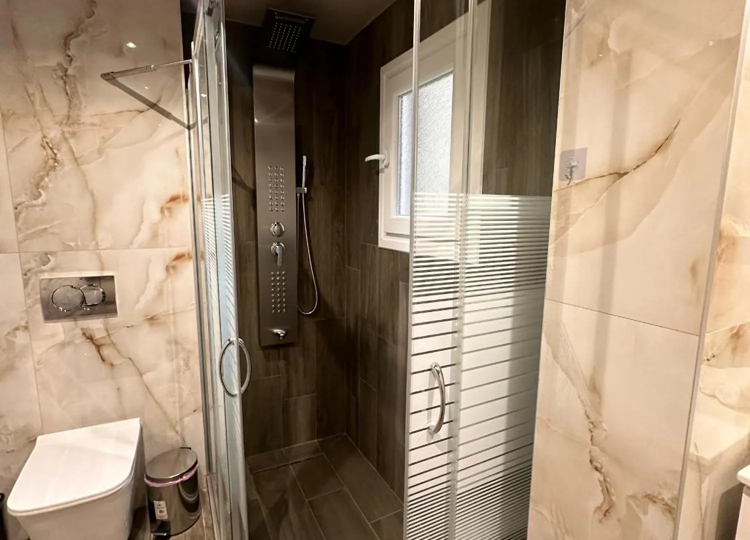 Emerald Suite Luxury Apartment In Thessaloniki